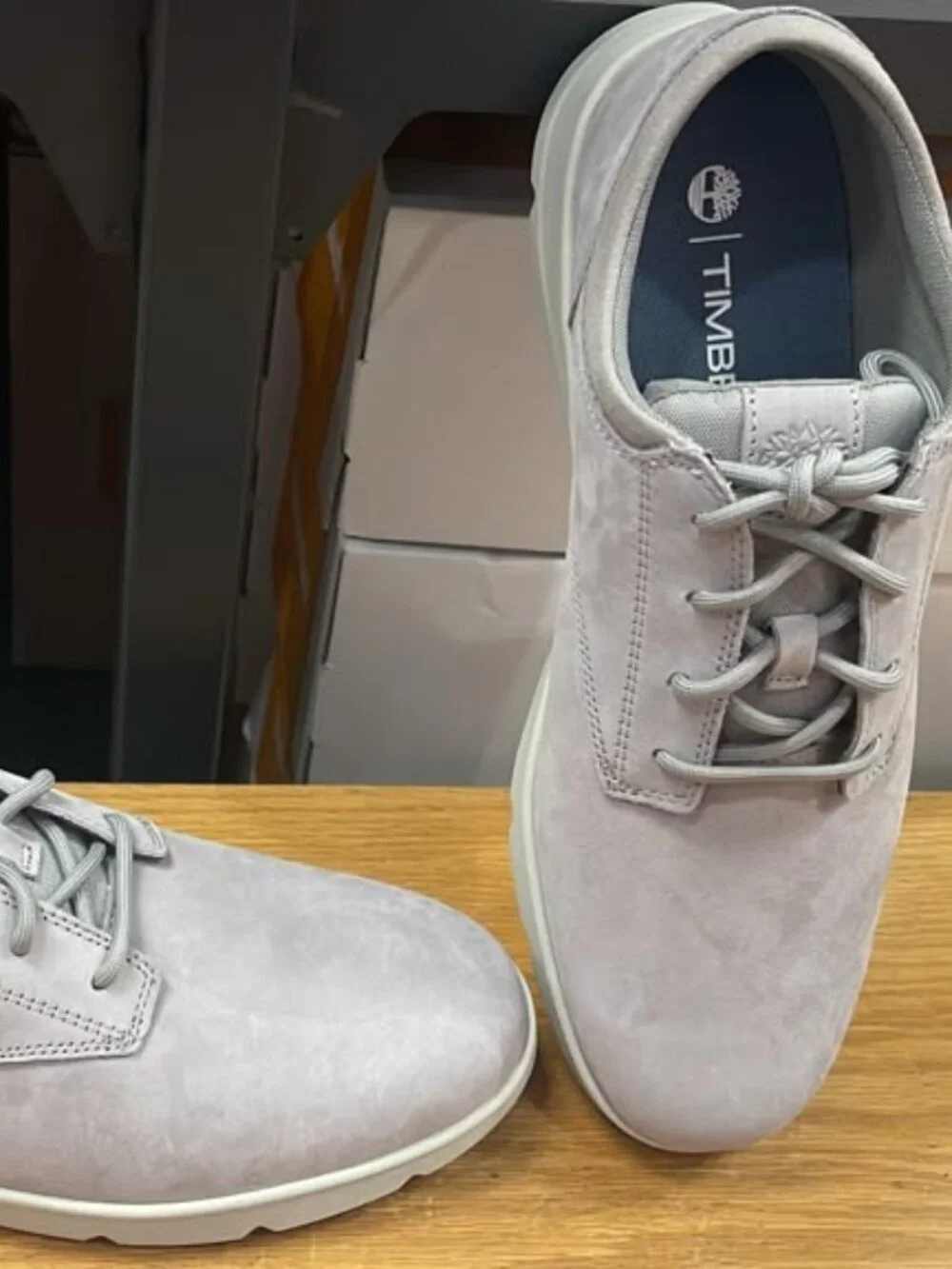 TIMBERLAND MEN'S PARKER STREET LOW LACE SNEAKER LIGHT GREY NUBUCK A6C8E-EM0